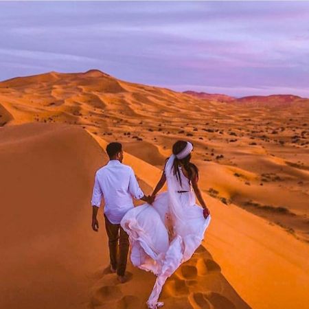 לינה וארוחת בוקר מרזאוגה Luxury Bedouin Camp מראה חיצוני תמונה