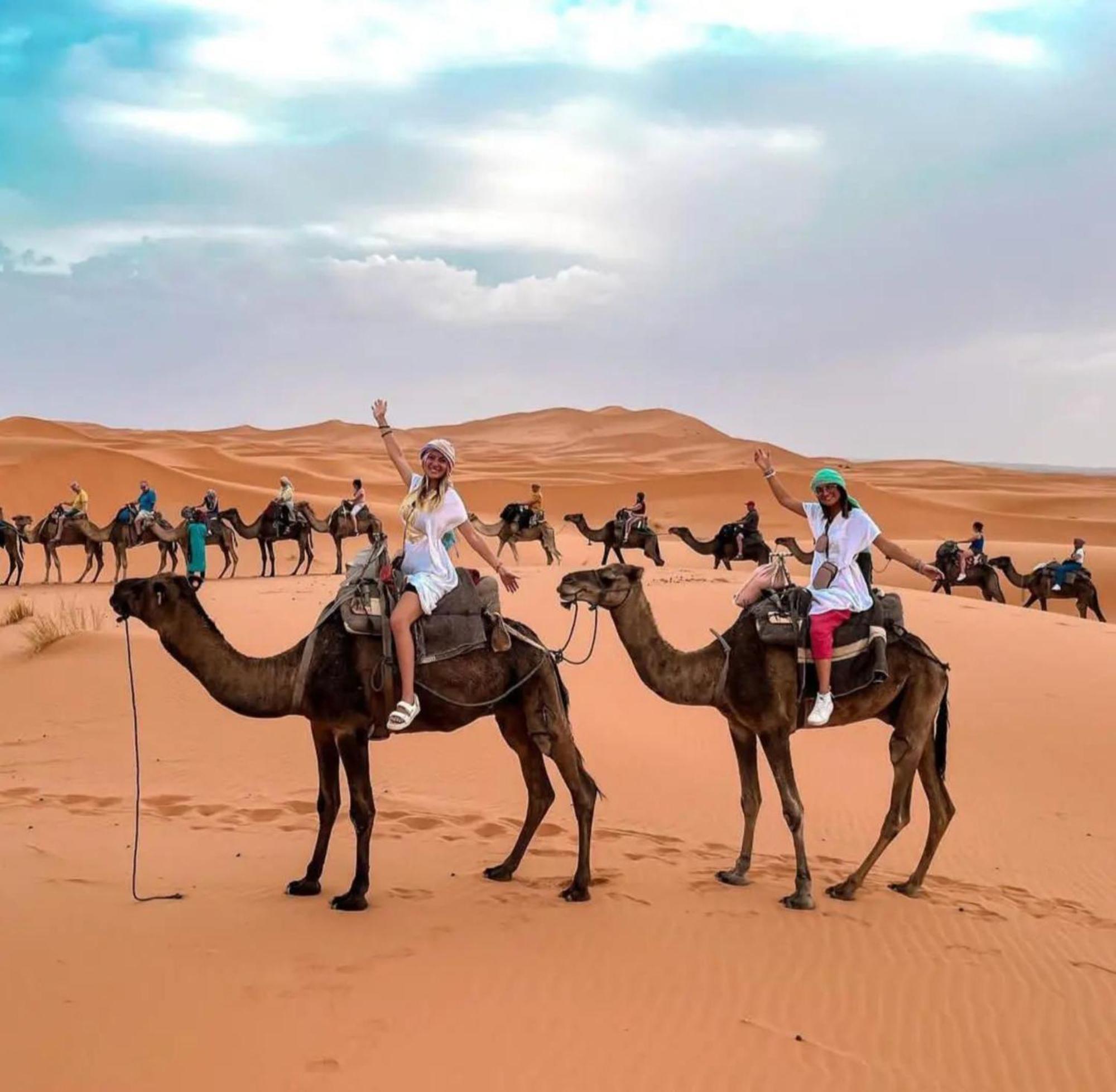 לינה וארוחת בוקר מרזאוגה Luxury Bedouin Camp מראה חיצוני תמונה